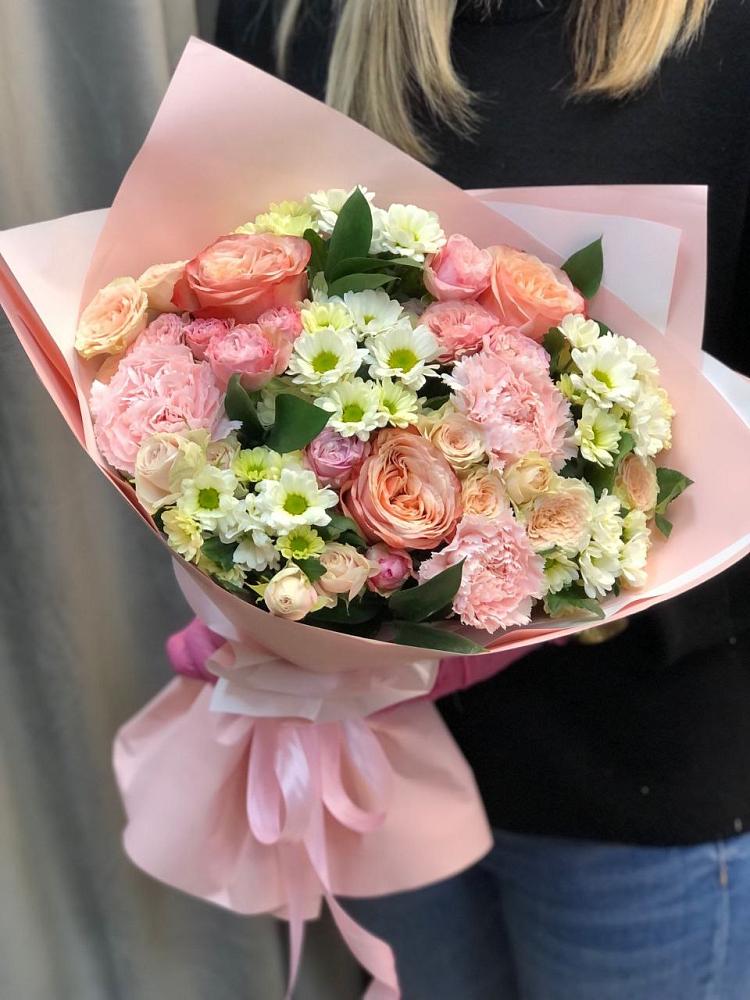 Букет цветов из: Гвоздики, Розы и Хризантемы во Владивостоке