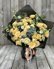 Букет цветов из:  Розы и Лизиантусы во Владивостоке