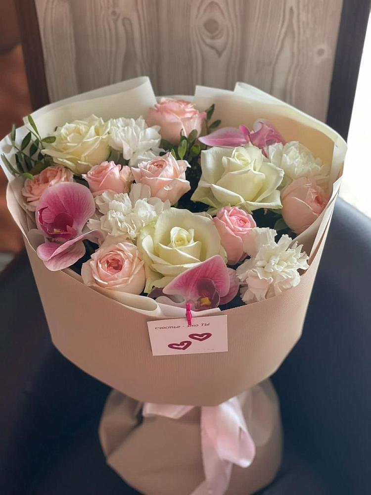 Букет цветов из: Орхидеи, Розы и Гвоздики во Владивостоке