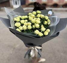 Букет Белые кустовые розы Солинеро во Владивостоке