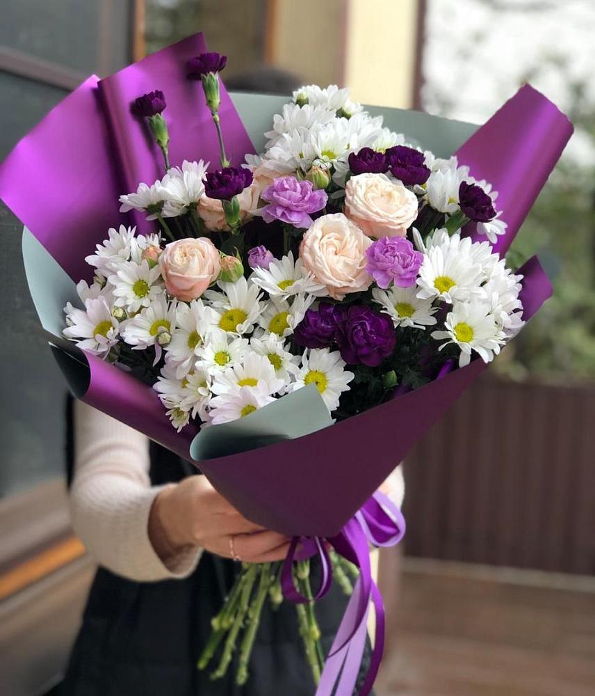 Букет цветов из: Хризантемы, Гвоздики и Розы во Владивостоке