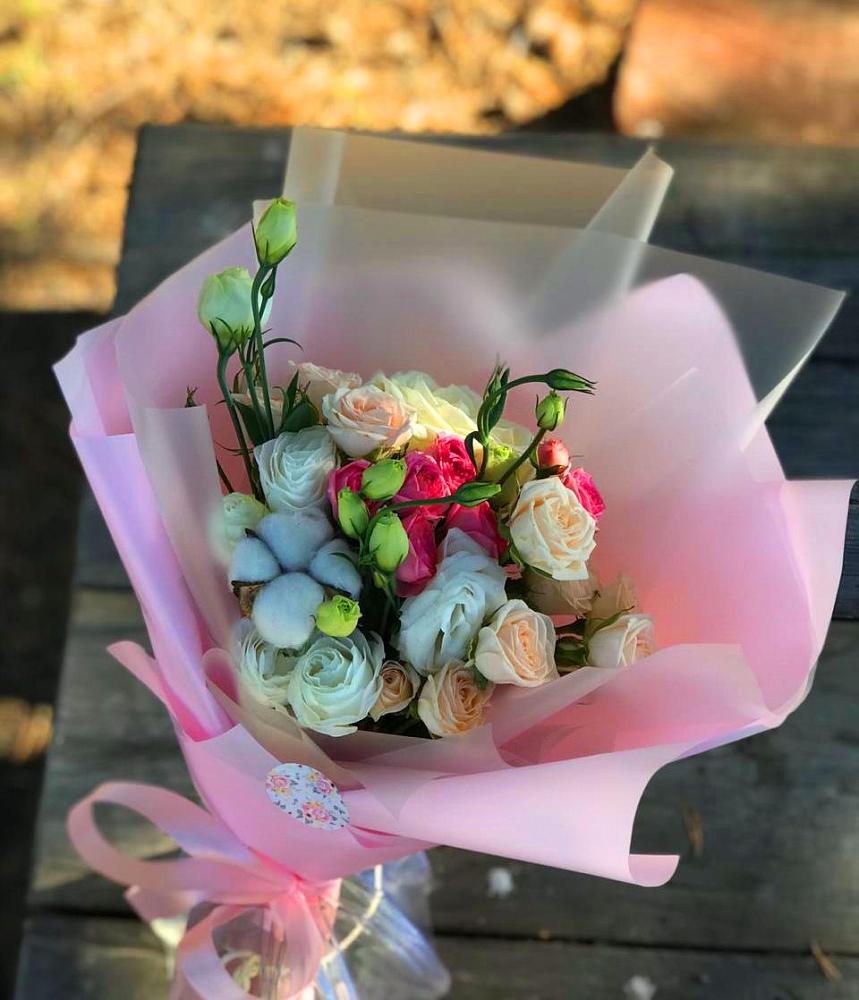 Букет цветов из: Розы и Лизиантусы во Владивостоке