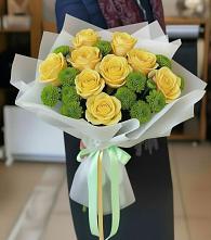 Букет сочно-зеленый во Владивостоке Букет цветов из:  Хризантемы и Розы во Владивостоке