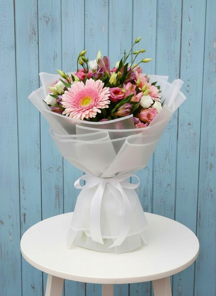 Букет цветов из: Герберы, Альстромерии и Лизиантусы во Владивостоке