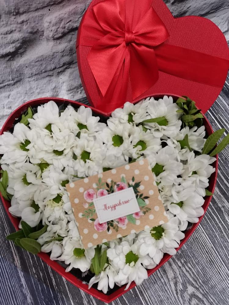 Цветочная композиция из Хризантемы в виде сердца во Владивостоке