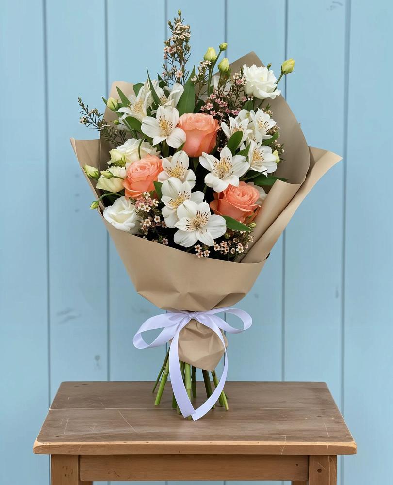 Букет яркий комплимент во Владивостоке Букет цветов из: Альстромерии, Лизиантусы, Розы и Хризантемы во Владивостоке