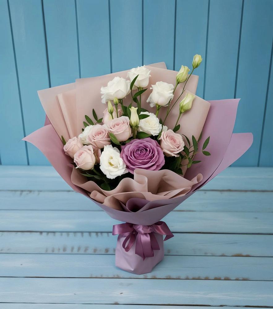 Букет цветов из: Розы и Лизиантусы во Владивостоке