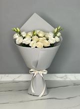 Букет цветов из:  Розы и Лизиантусы во Владивостоке